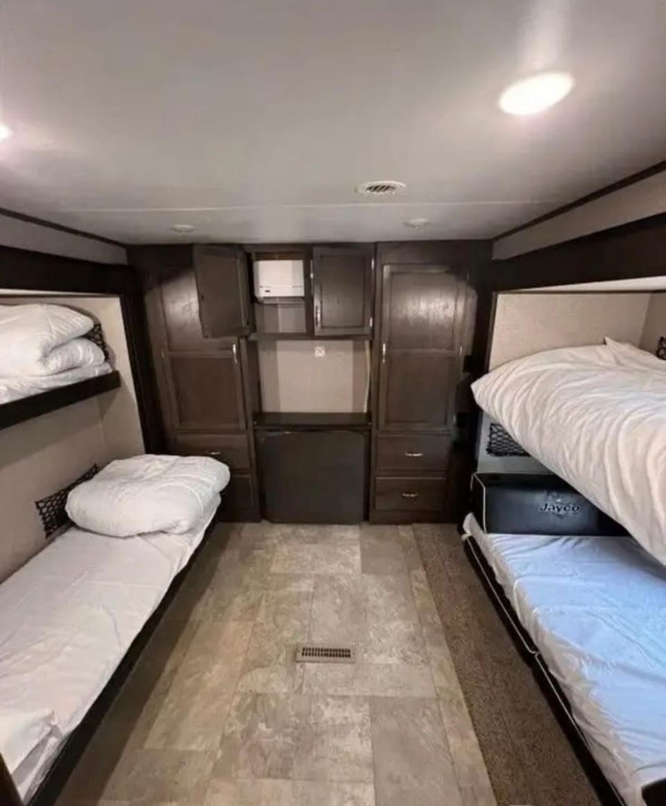 كرفان نور القمر Campground/ 
RV Resort in Makkah Province