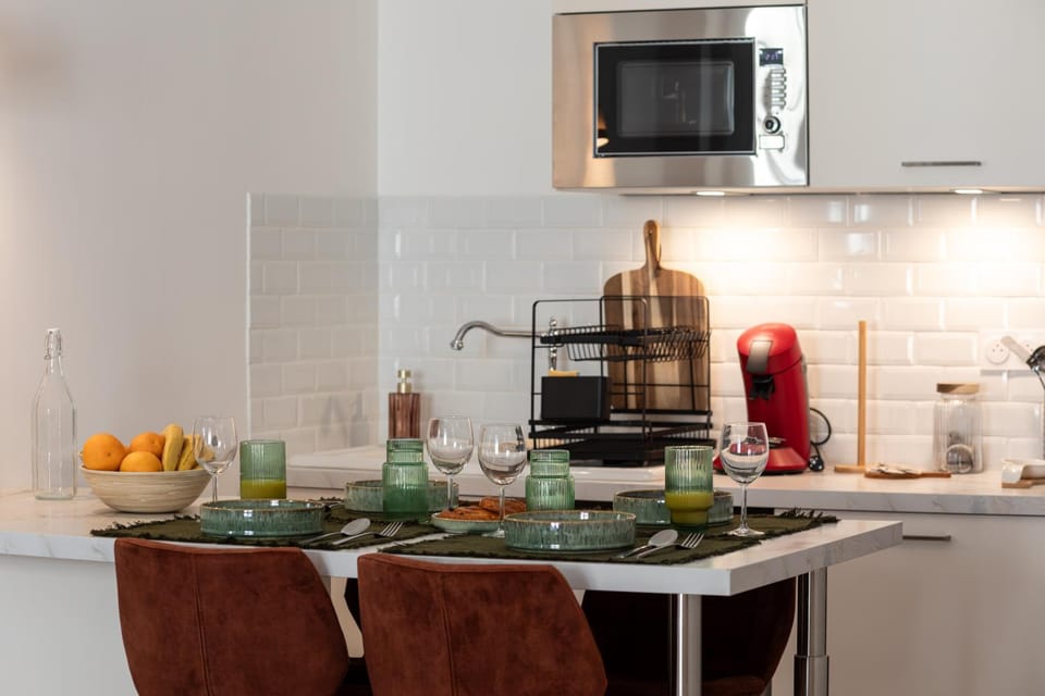 Coffee/tea facilities, Kitchen or kitchenette, stove, toaster