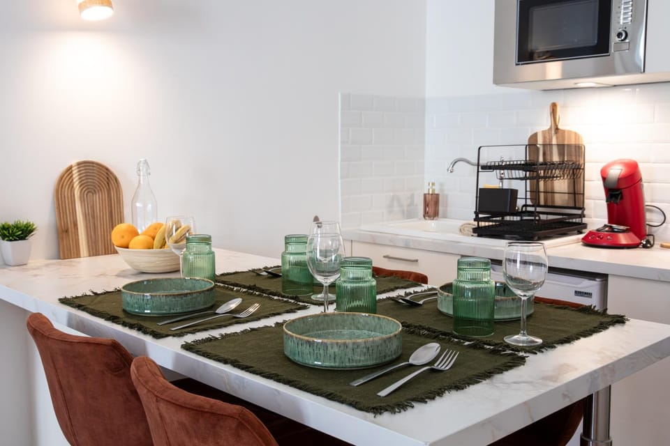 Kitchen or kitchenette, Dining area, stove