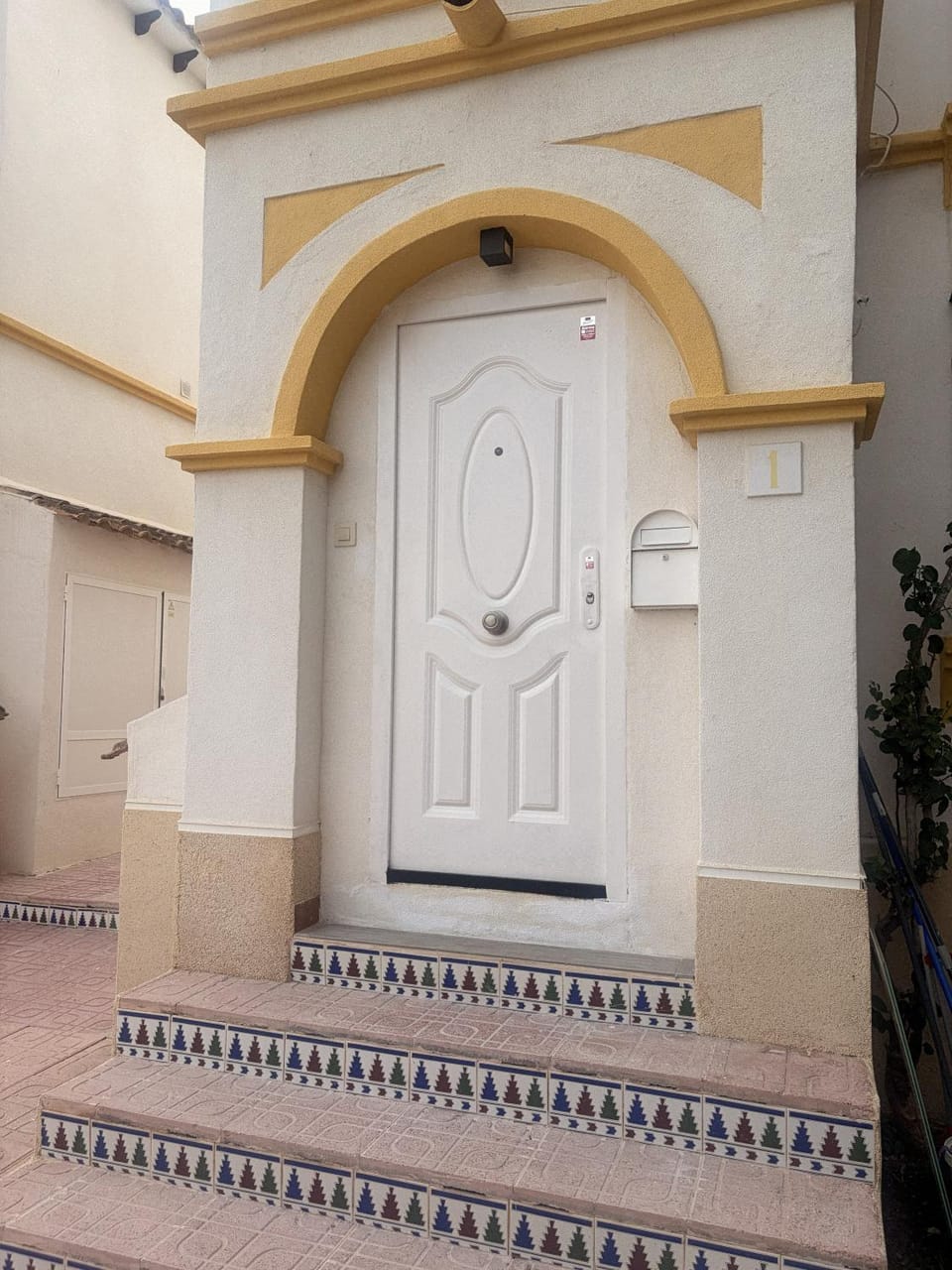 Facade/entrance