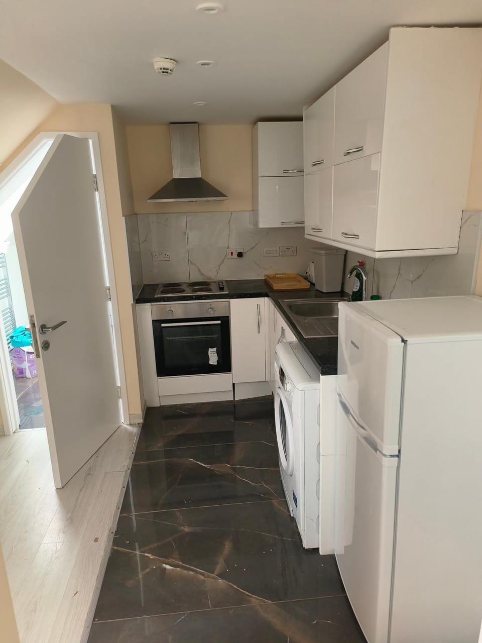 Yunus Apartment in Croydon