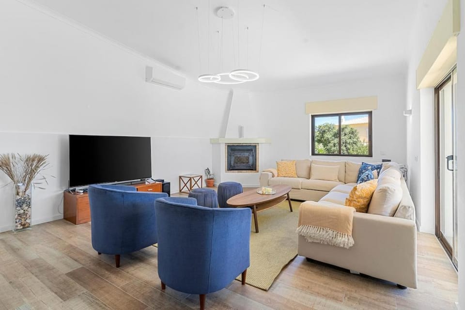TV and multimedia, Living room, fireplace