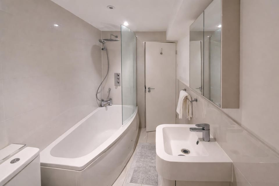 Shower, Toilet, Bathroom, Bath, towels