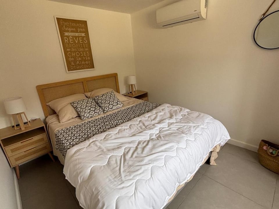 Appartement 3 chambres dans villa, jardin et piscine privatifs Apartment in Mandelieu-La Napoule
