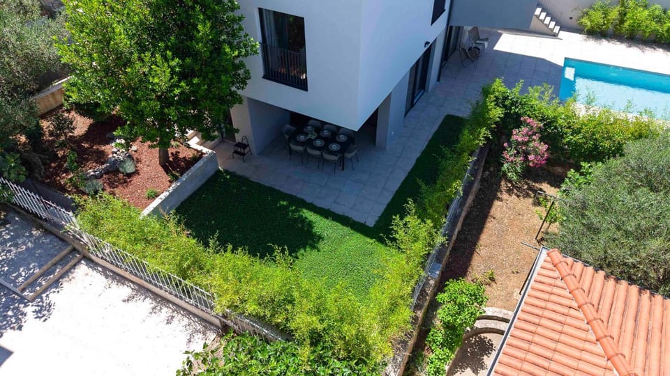 Bird's eye view, Garden, Seating area, Swimming pool