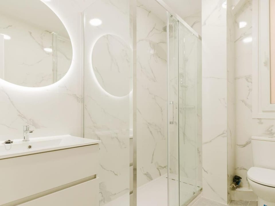 Shower, Toilet, Bathroom