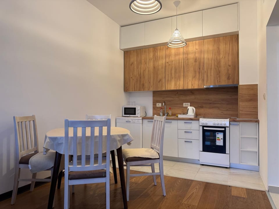 Coffee/tea facilities, Kitchen or kitchenette, Dining area, dishwasher, minibar, oven, pet friendly, stove, toaster