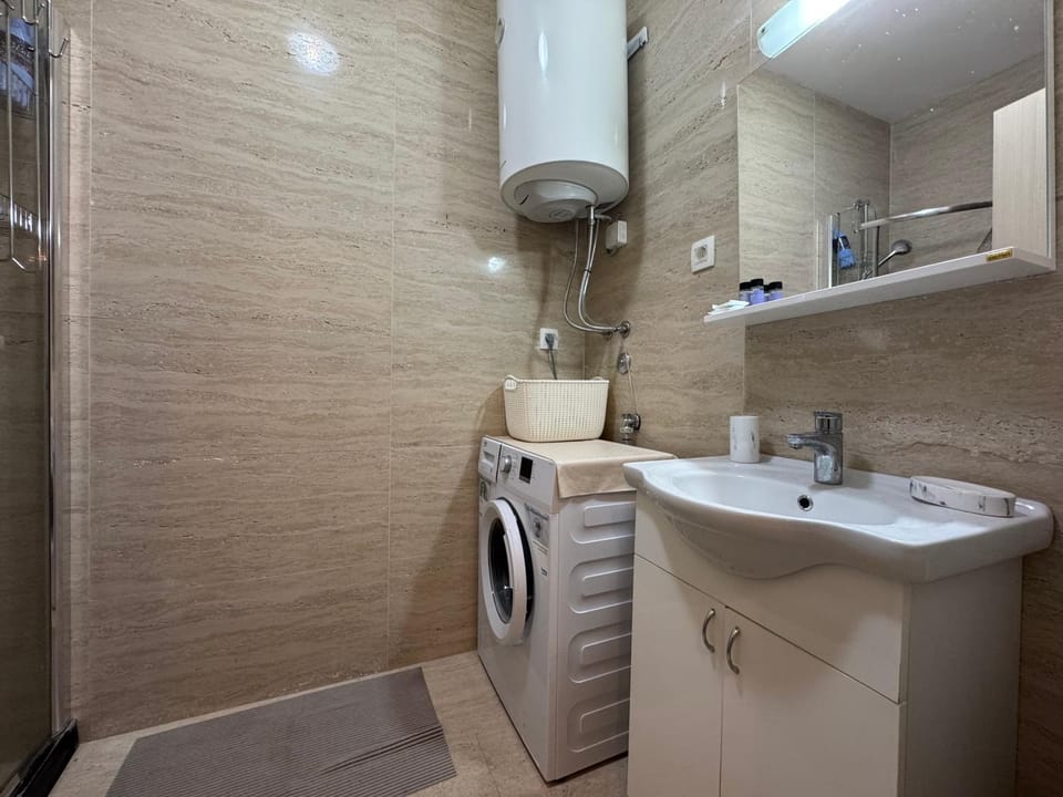 Shower, Bathroom, Bath, towels, washing machine, dryer