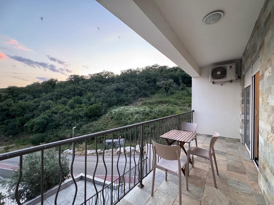 Patio, Day, Natural landscape, View (from property/room), Balcony/Terrace, Dining area