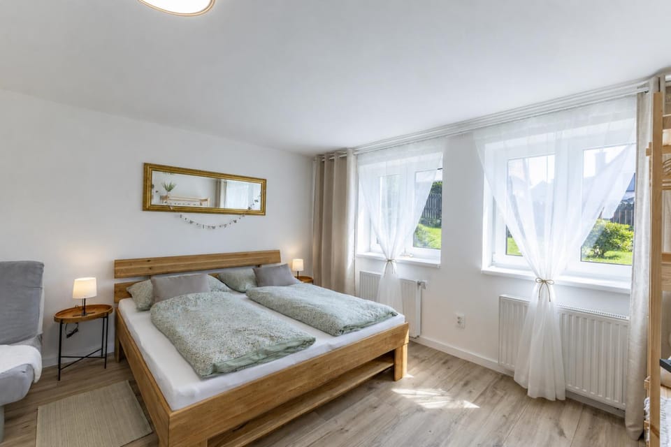 Bed, Living room, Photo of the whole room, Bedroom, Garden view