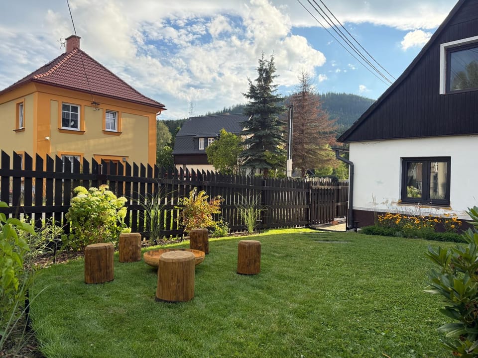 Garden, View (from property/room), Seating area, Garden view