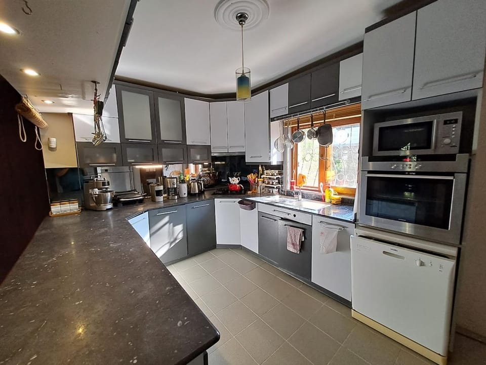 microwave, oven, kitchen