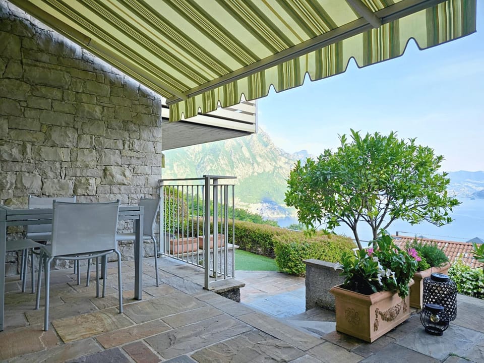 Day, Natural landscape, Garden, View (from property/room), Balcony/Terrace, Dining area, Lake view, Mountain view