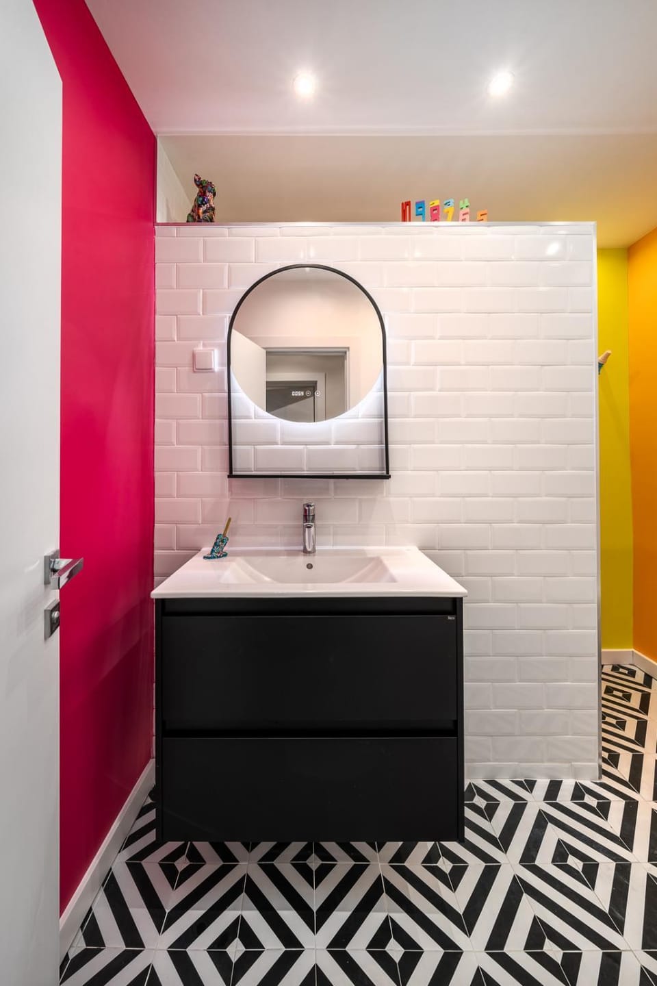 NEW - Pink Lipstick Lounge - Design look - Hotel feel Apartment in Sofia