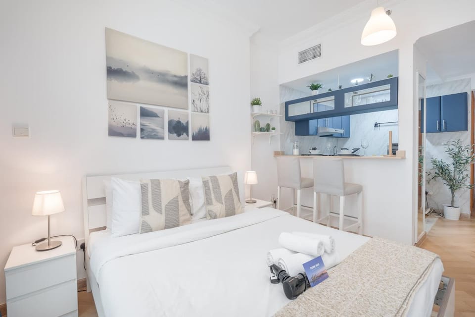 StayShort - Prime Marina Location - Cozy Beachside Flat Near JBR - Fits 2 Apartment in Dubai