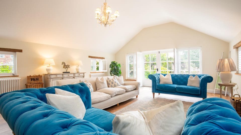 TV and multimedia, Living room, Seating area, Garden view, fireplace