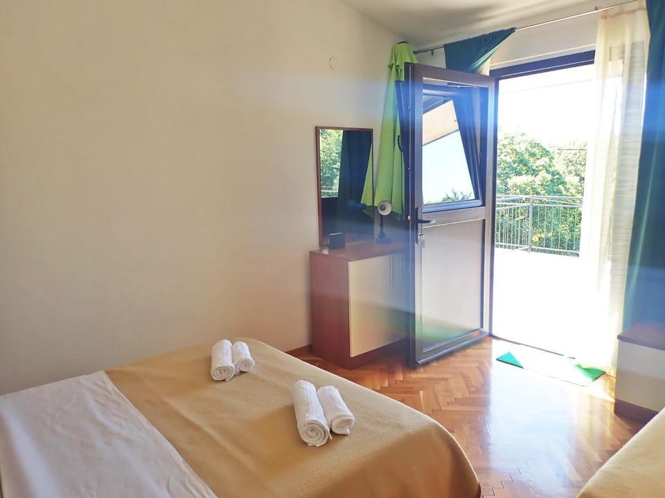 Bedroom, Garden view