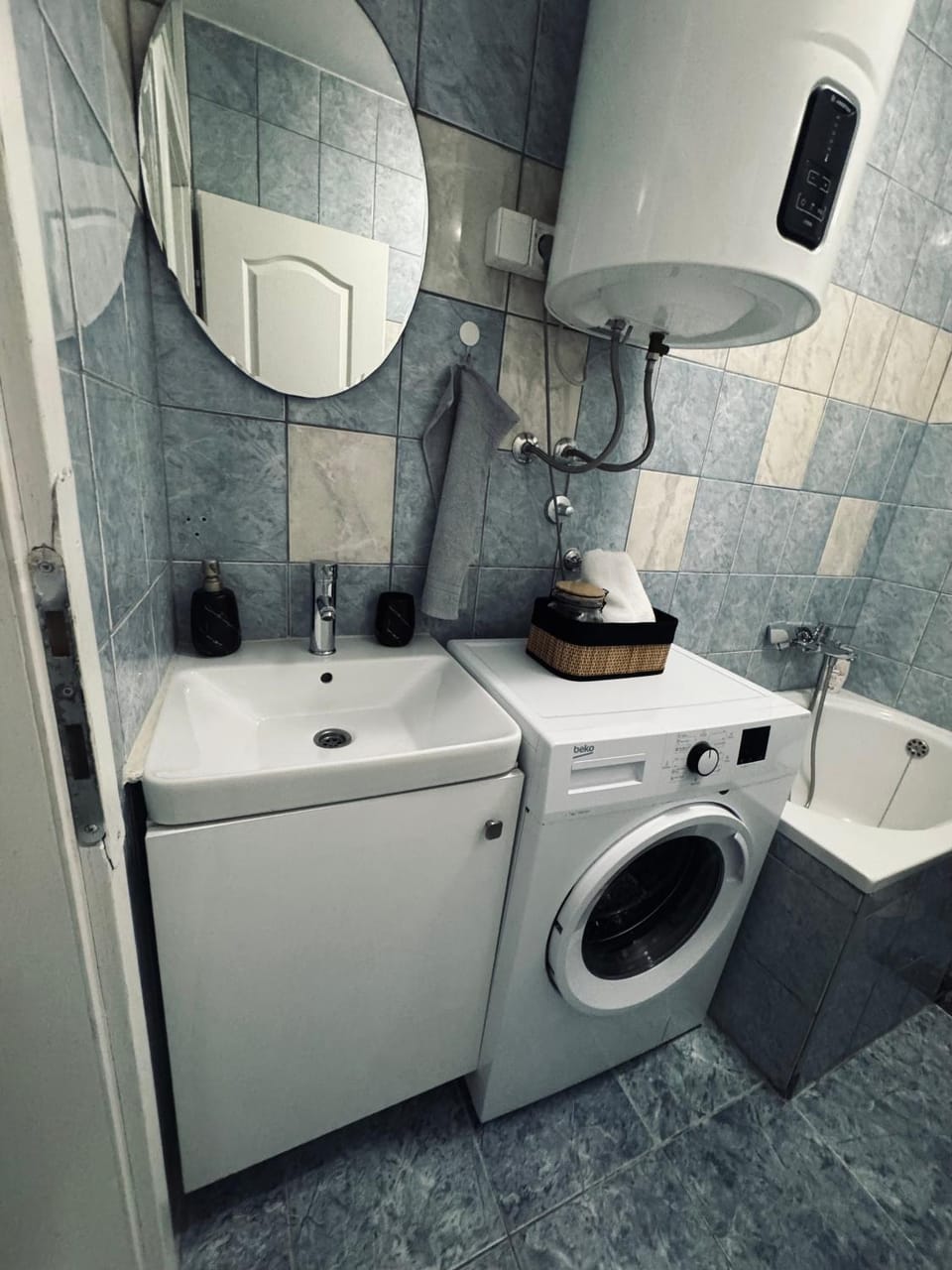 Bathroom, Bath, washing machine
