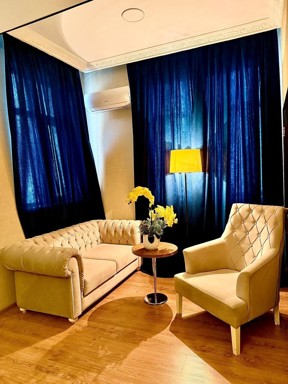 Living room, Seating area