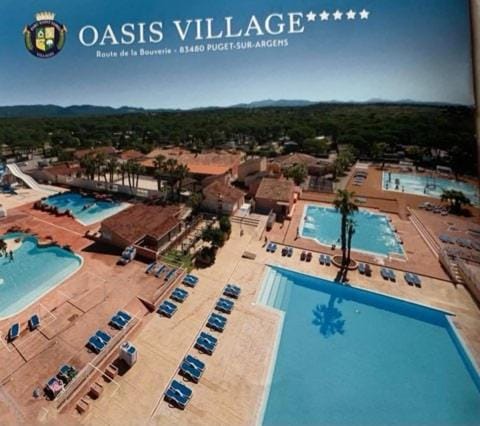 Chalet 6 pers camping 5 etoiles piscines plage à 20mn House in Roquebrune-sur-Argens