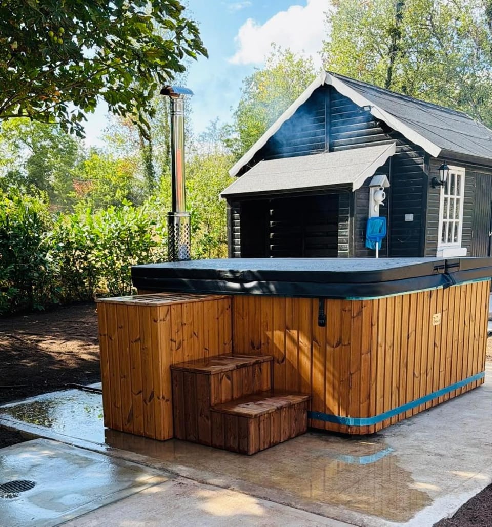 Hot Tub, Hot Tub