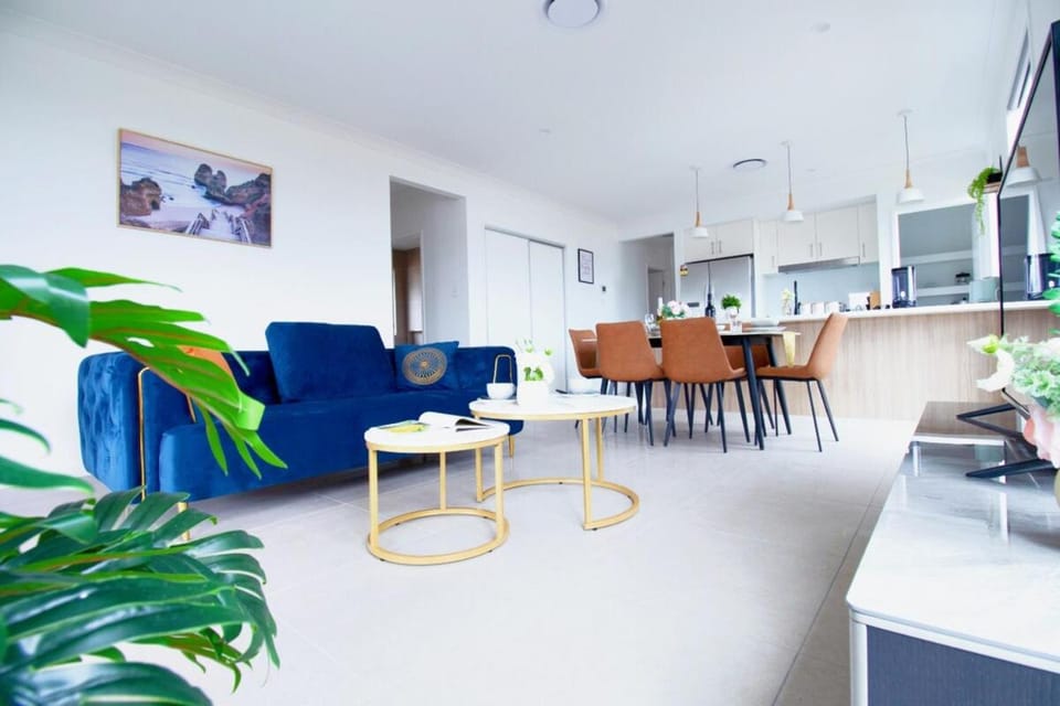 Spacious 5BR Home for Family & Group in Logan Reserve, 30min to Gold Coast Villa in Brisbane