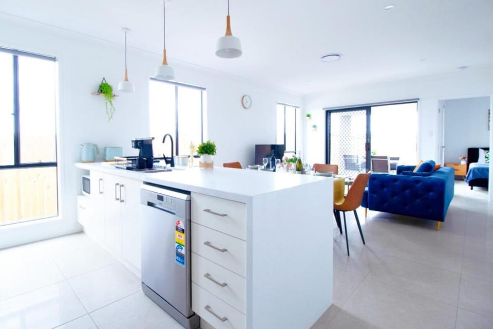 Spacious 5BR Home for Family & Group in Logan Reserve, 30min to Gold Coast Villa in Brisbane