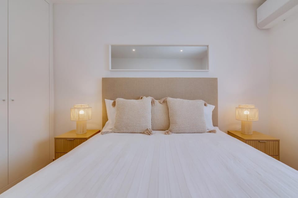Bed, Photo of the whole room, Bedroom, air conditioner