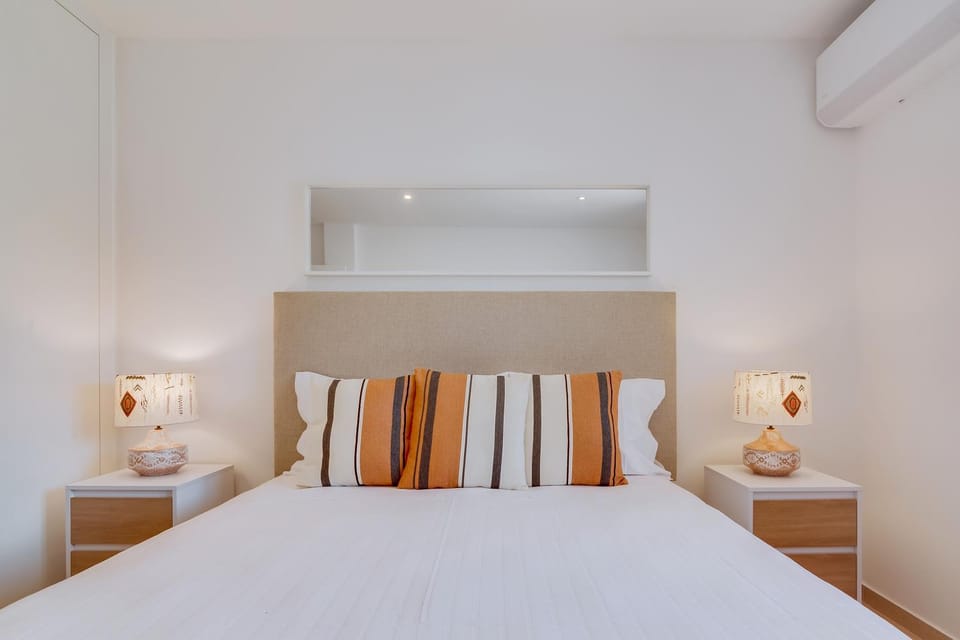 Bed, Photo of the whole room, Bedroom, air conditioner