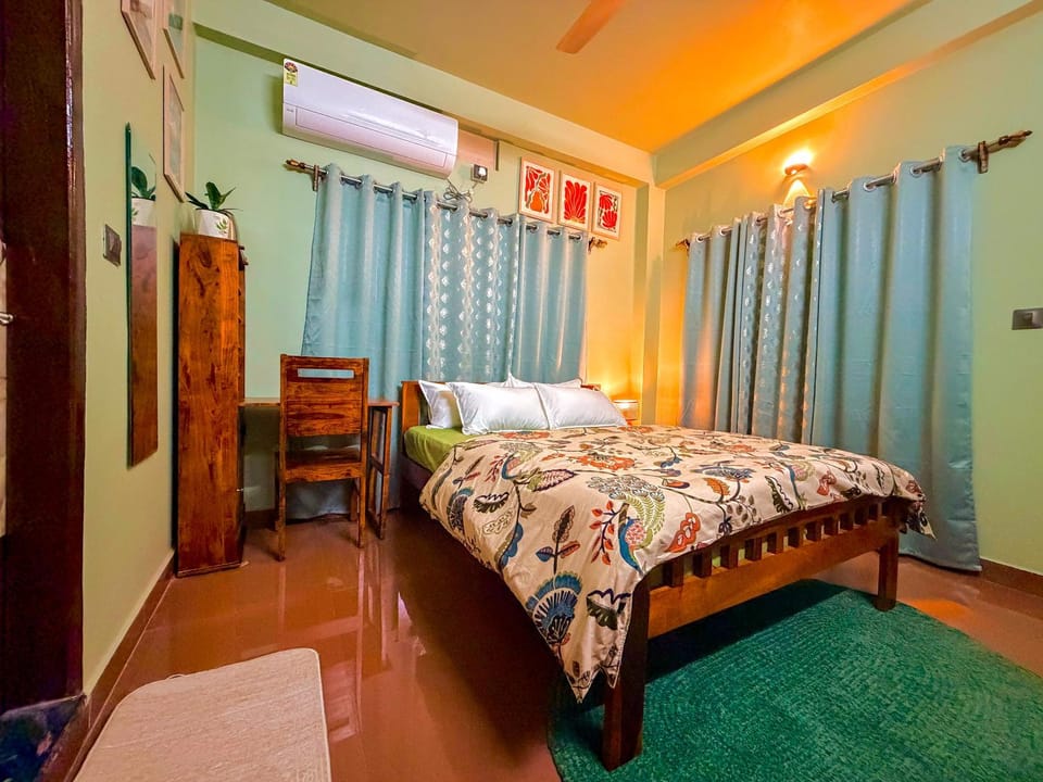 Bed, Photo of the whole room, Bedroom