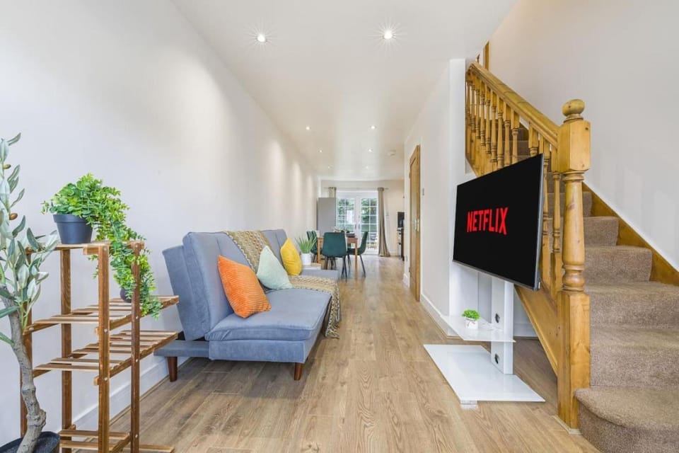 Oxford Castle Stay - 2 BR - Sleeps 6 - Parking Apartment in Oxford