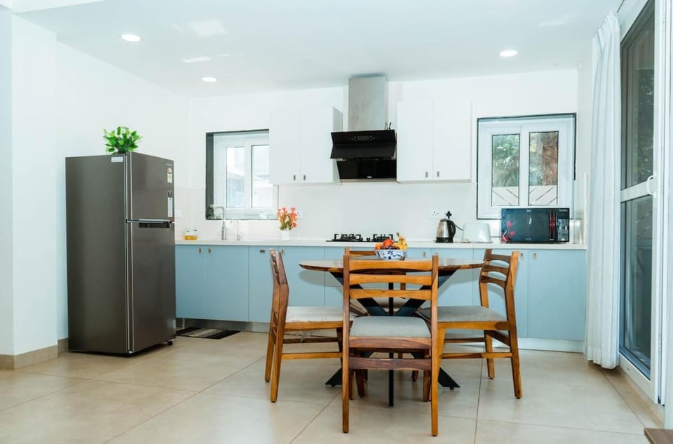 Modern 3BHK Pvt Pool Villa-Steps to Benaulim Beach Villa in Benaulim