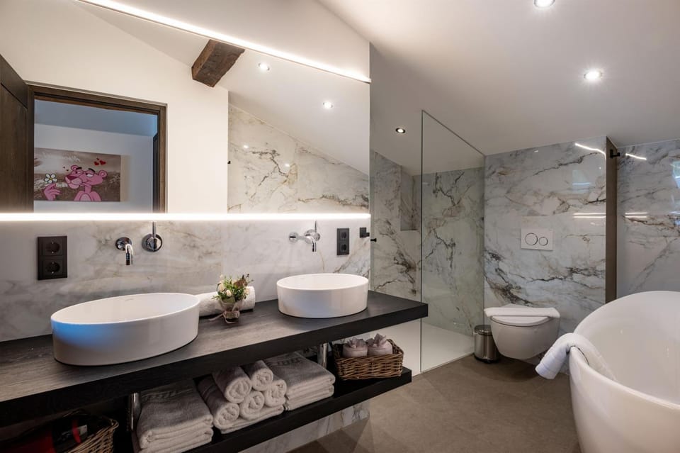 Shower, Toilet, Bathroom, Bath, towels