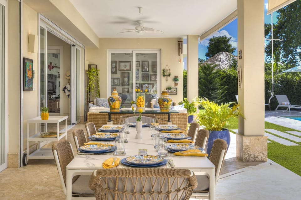 Patio, Garden, Dining area, sunbed