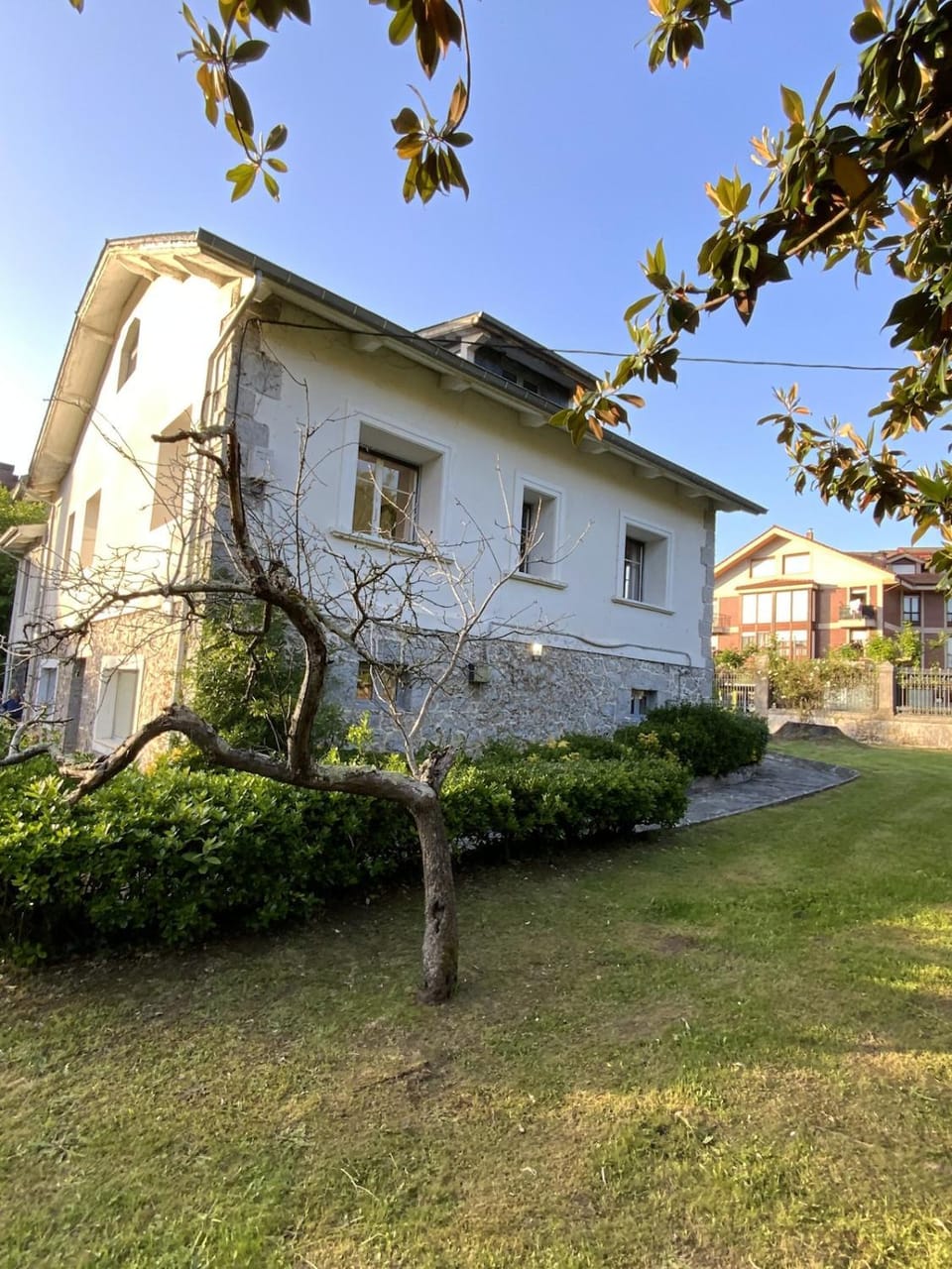 Property building, Spring, Day, Natural landscape, Garden, Garden view