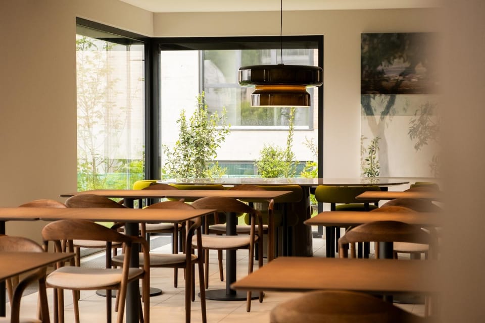 Restaurant/places to eat, Buffet breakfast