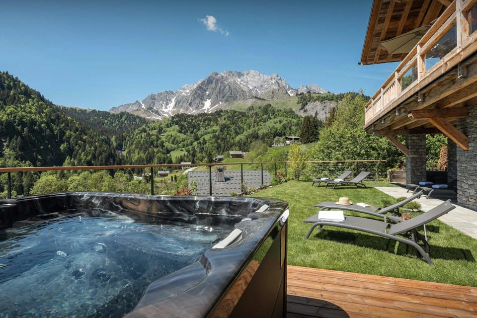Off site, Day, Natural landscape, Summer, Hot Tub, Balcony/Terrace, Mountain view
