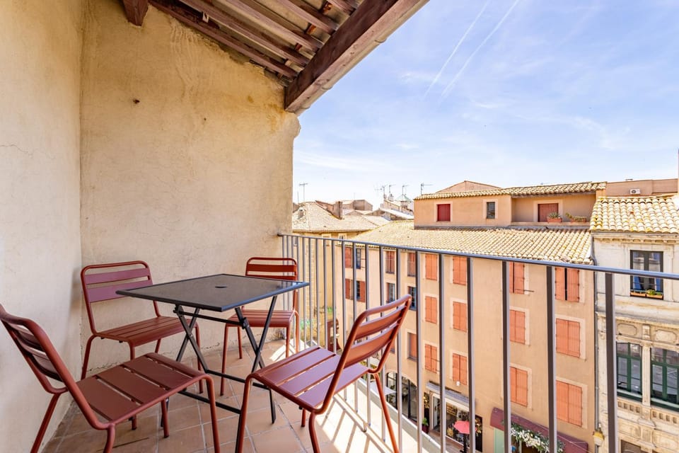 Property building, Patio, Day, View (from property/room), Balcony/Terrace, Dining area