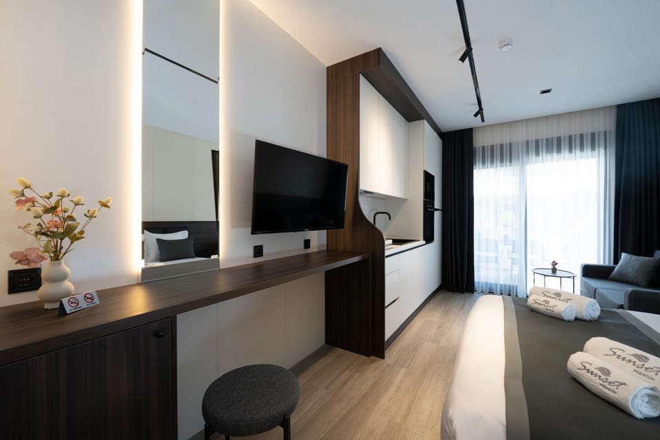 TV and multimedia, Kitchen or kitchenette, Living room, Photo of the whole room