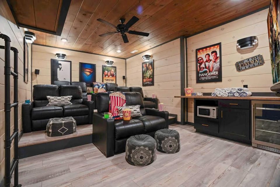 Mountain Views - Indoor Pool - Free Waterpark House in Sevierville