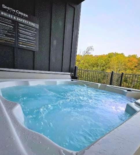 Mountain Views - Indoor Pool - Free Waterpark House in Sevierville