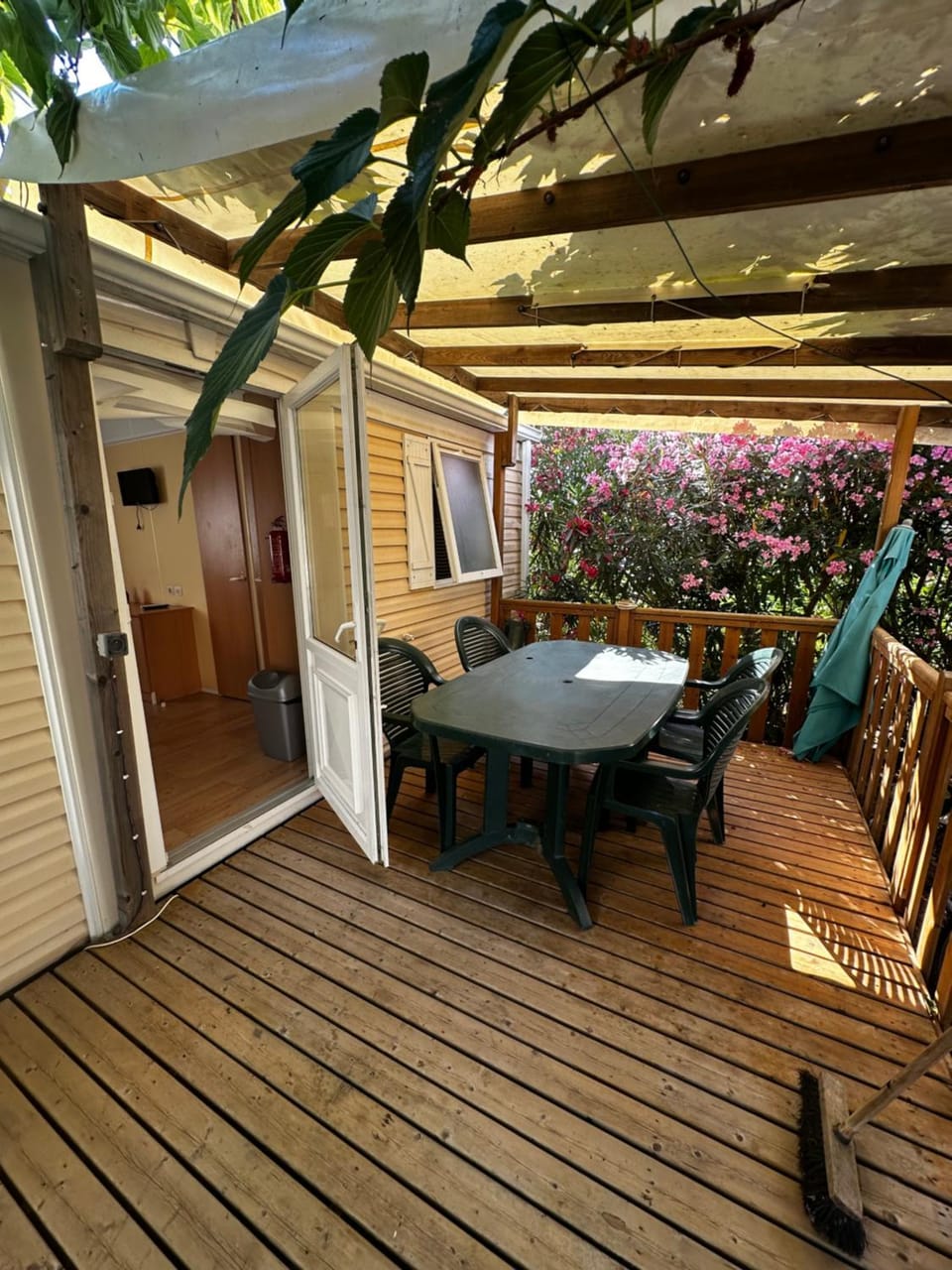 Mobil-home tout confort à Fréjus Campground/ 
RV Resort in Roquebrune-sur-Argens
