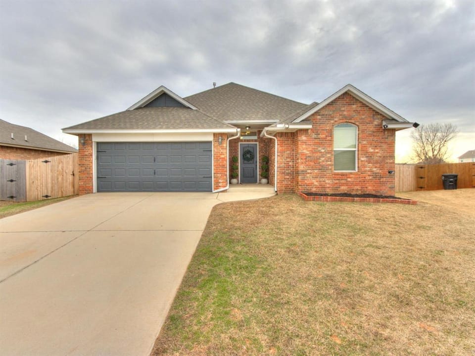 Lakeview Landing A Place to Feel at Home Country House in Norman