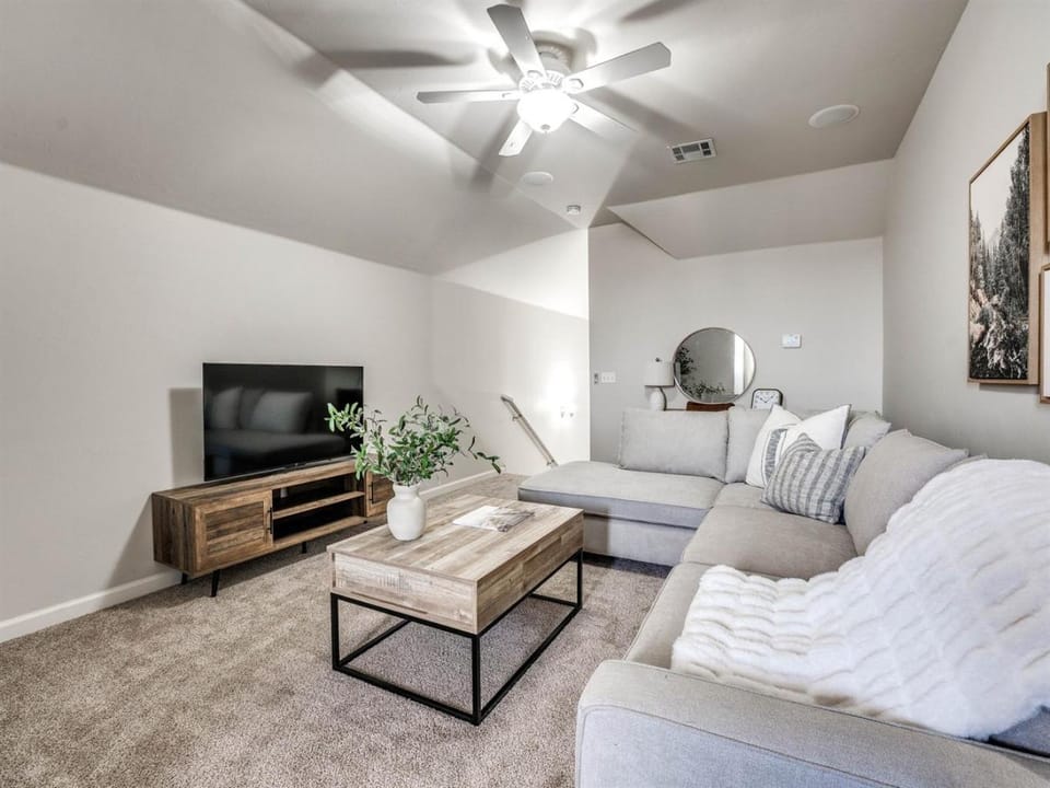 Your Temporary Palace Awaits Country House in Oklahoma City