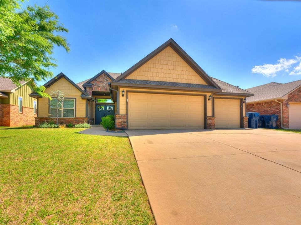 Your Temporary Palace Awaits Country House in Oklahoma City