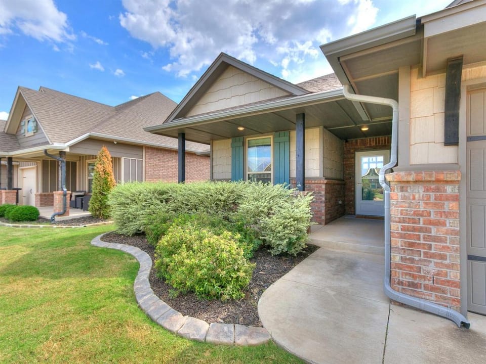 Exquisite Escape in Moore! House in Oklahoma City