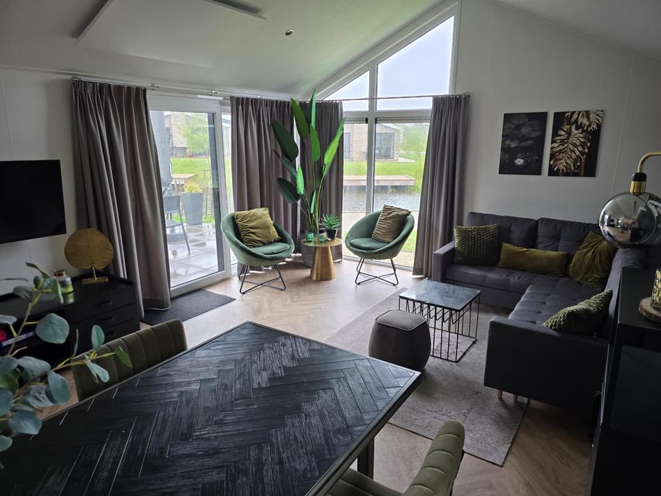 EuroParcs De IJssel Eilanden Chalet Liama mit Steg & Zaun IJE553 House in Flevoland, Netherlands