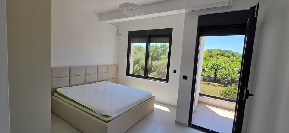 Bed, View (from property/room), Balcony/Terrace, Photo of the whole room, Bedroom