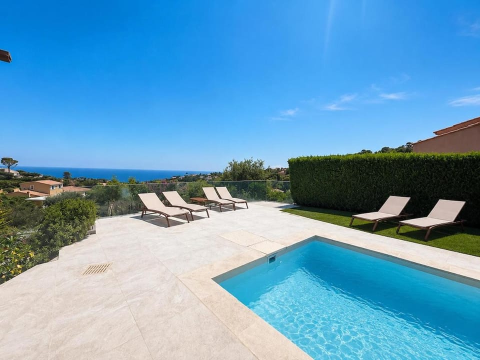 Les Issambres vue mer, piscine, 8 personnes Villa in Roquebrune-sur-Argens