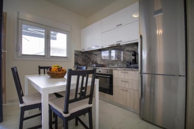 Kitchen or kitchenette, Dining area, dishwasher, oven, stove
